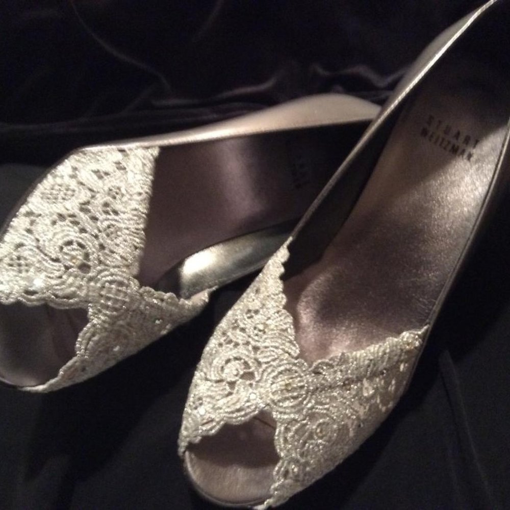 STUART WEITZMAN 2 1/2"heels 'Chantelle',Silver, Leather& lace, Crystals Size 6.5 - Picture 8 of 10